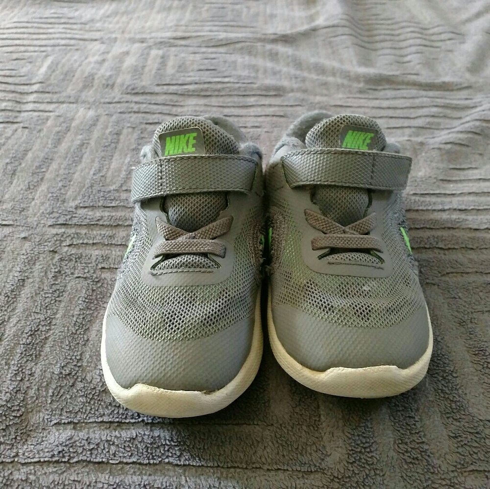 Boys Nike Shoes 8c